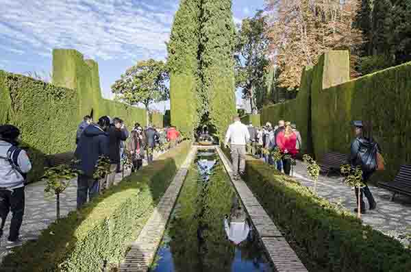 Granada 111 - Generalife - Patios Bajos.jpg